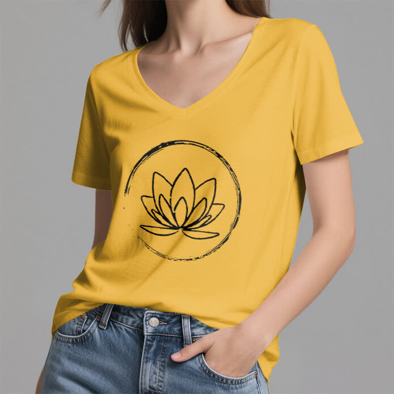 Olivenorma Boho-T-Shirt mit lockerem V-Ausschnitt und Lotusblume - image 18