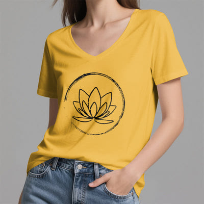 Olivenorma Boho-T-Shirt mit lockerem V-Ausschnitt und Lotusblume - image 18