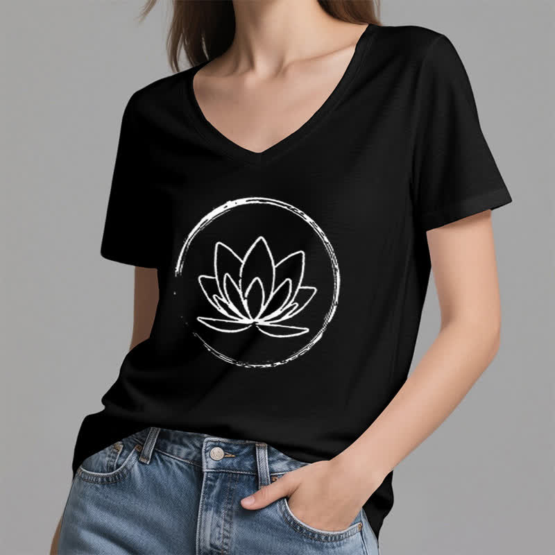 Olivenorma Boho-T-Shirt mit lockerem V-Ausschnitt und Lotusblume - image 14