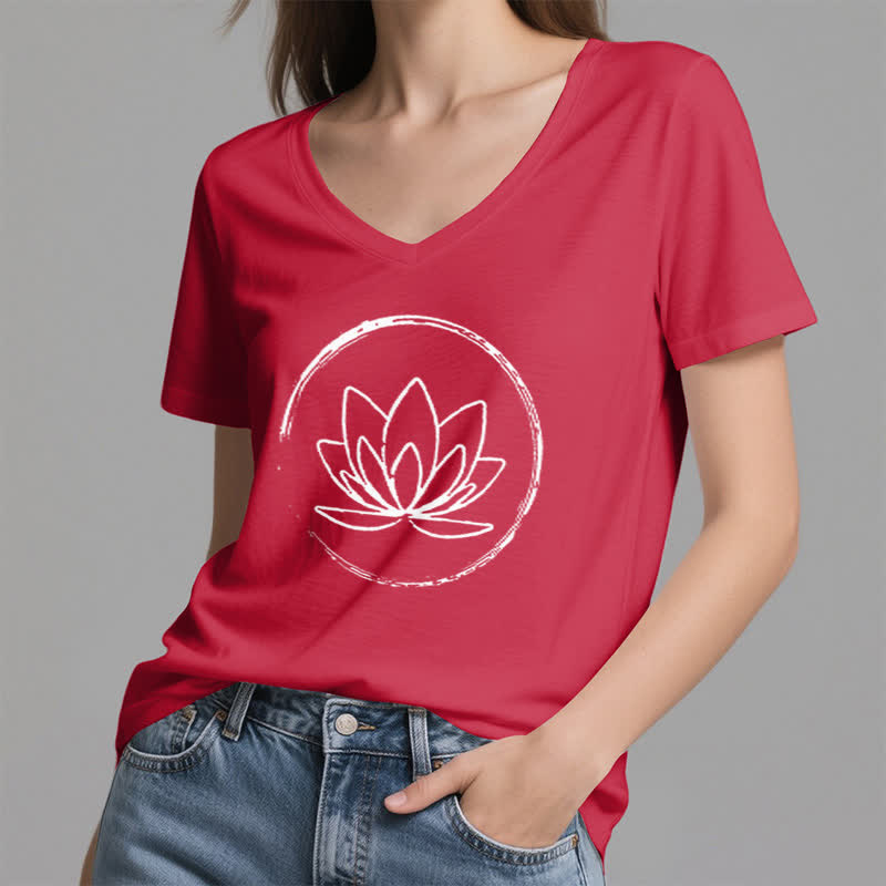 Olivenorma Boho-T-Shirt mit lockerem V-Ausschnitt und Lotusblume - image 16