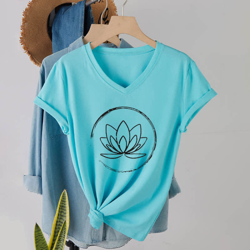Olivenorma Boho-T-Shirt mit lockerem V-Ausschnitt und Lotusblume - Seeblau - 2XL - image 23