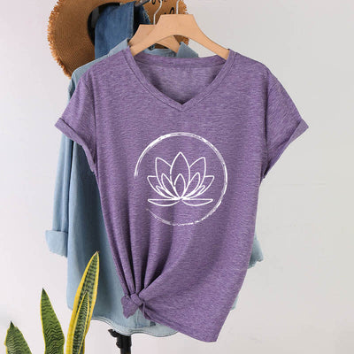 Olivenorma Boho-T-Shirt mit lockerem V-Ausschnitt und Lotusblume - Lila - 2XL - image 25