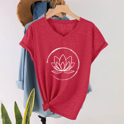 Olivenorma Boho-T-Shirt mit lockerem V-Ausschnitt und Lotusblume - Rot - 2XL - image 15
