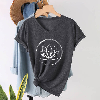 Olivenorma Boho-T-Shirt mit lockerem V-Ausschnitt und Lotusblume - Grau - 2XL - image 11