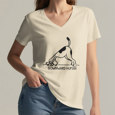 Olivenorma Downward-Facing Dog Yoga T-Shirt mit V-Ausschnitt - image 22