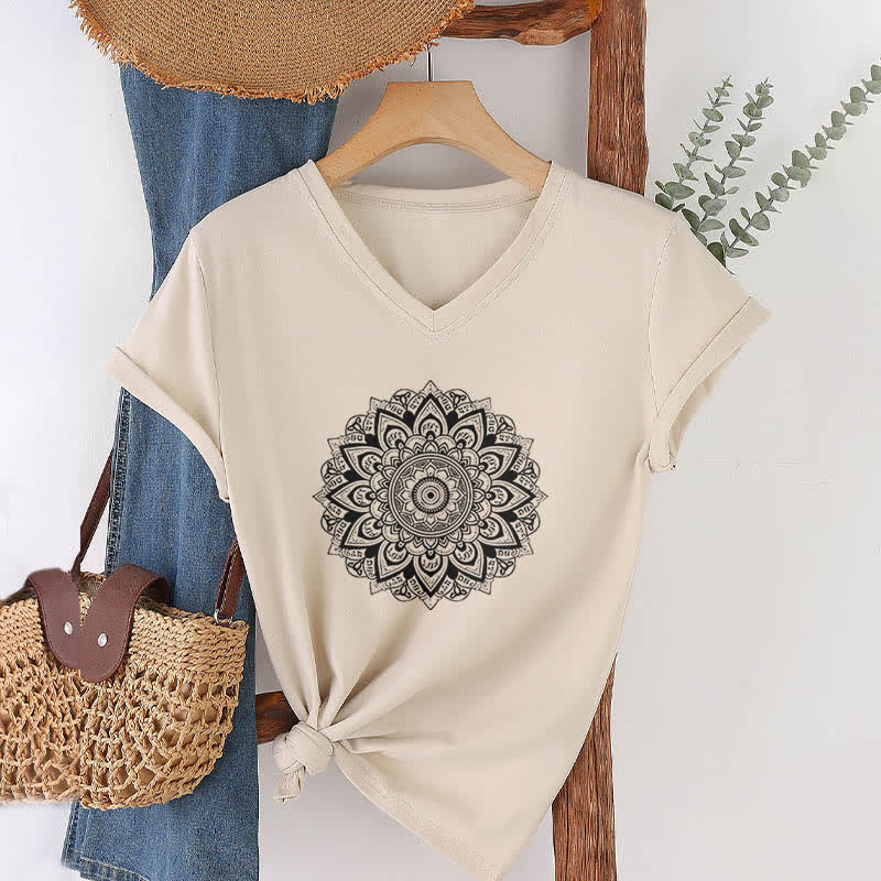 Olivenorma Lotusblume Geometrisches Muster Yoga T-Shirt mit V-Ausschnitt - Khaki - 2XL - image 11