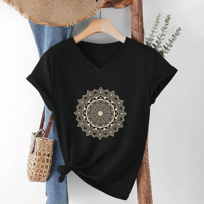 Olivenorma Mandala Lotus Boho Flower Yoga T-Shirt mit V-Ausschnitt - Schwarz - 2XL - image 11