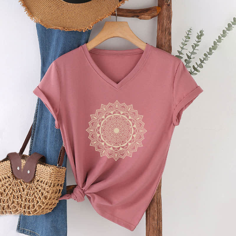 Olivenorma Mandala Lotus Boho Flower Yoga T-Shirt mit V-Ausschnitt - Rosa - 2XL - image 17