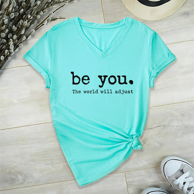 Olivenorma „Sei du selbst, die Welt wird sich anpassen“ T-Shirt mit V-Ausschnitt - Seeblau - 2XL - image 23