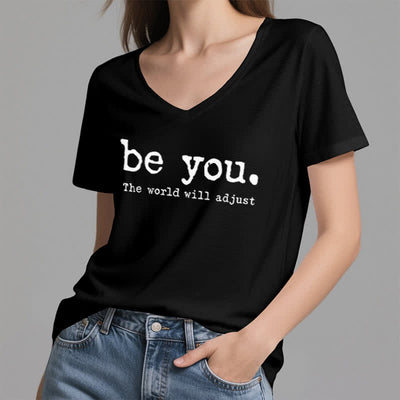 Olivenorma „Sei du selbst, die Welt wird sich anpassen“ T-Shirt mit V-Ausschnitt - image 12