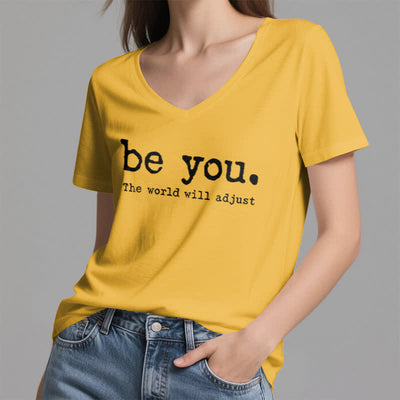 Olivenorma „Sei du selbst, die Welt wird sich anpassen“ T-Shirt mit V-Ausschnitt - image 16