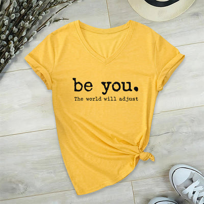 Olivenorma „Sei du selbst, die Welt wird sich anpassen“ T-Shirt mit V-Ausschnitt - Gelb - 2XL - image 15