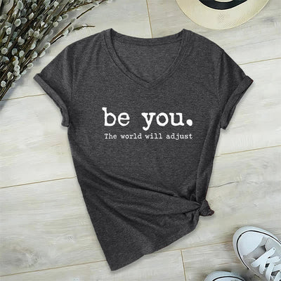 Olivenorma „Sei du selbst, die Welt wird sich anpassen“ T-Shirt mit V-Ausschnitt - Grau - 2XL - image 9