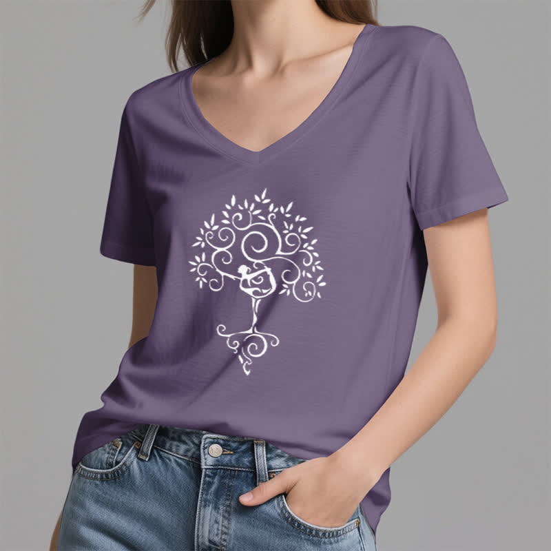 Olivenorma Yoga Baumpose T-Shirt mit V-Ausschnitt - image 14