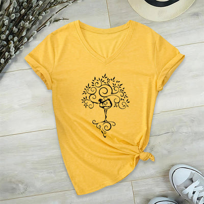 Olivenorma Yoga Baumpose T-Shirt mit V-Ausschnitt - Gelb - 2XL - image 9