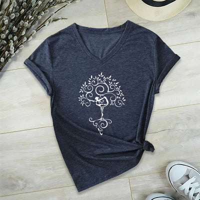 Olivenorma Yoga Baumpose T-Shirt mit V-Ausschnitt - Marineblau - 2XL - image 3