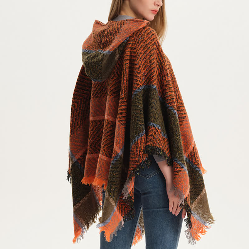 Olivenorma – Gemütlicher Pullover-Poncho-Schal mit Fischgrätenmuster - image 7