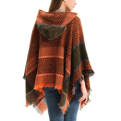 Olivenorma – Gemütlicher Pullover-Poncho-Schal mit Fischgrätenmuster - image 3