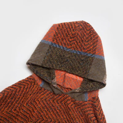 Olivenorma – Gemütlicher Pullover-Poncho-Schal mit Fischgrätenmuster - image 9