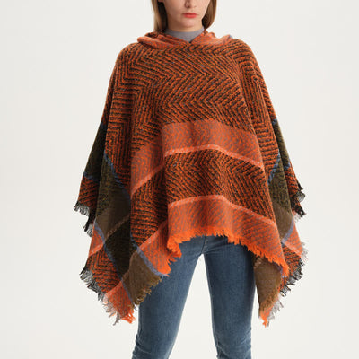 Olivenorma – Gemütlicher Pullover-Poncho-Schal mit Fischgrätenmuster - image 4