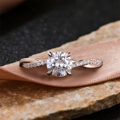 Olivenorma Eos‘ erster leichter Moissanitring - RoseGold-Farbe - US 11 - image 0