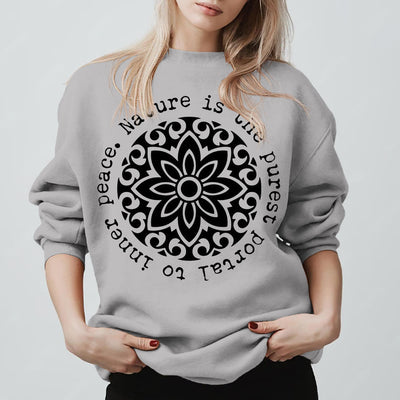 Olivenorma – Die Natur ist das reinste Portal zum inneren Frieden – Fleece-Sweatshirt mit spirituellem Motiv - Grau - 2XL - image 0