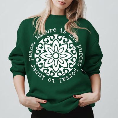 Olivenorma – Die Natur ist das reinste Portal zum inneren Frieden – Fleece-Sweatshirt mit spirituellem Motiv - Grün - 2XL - image 13