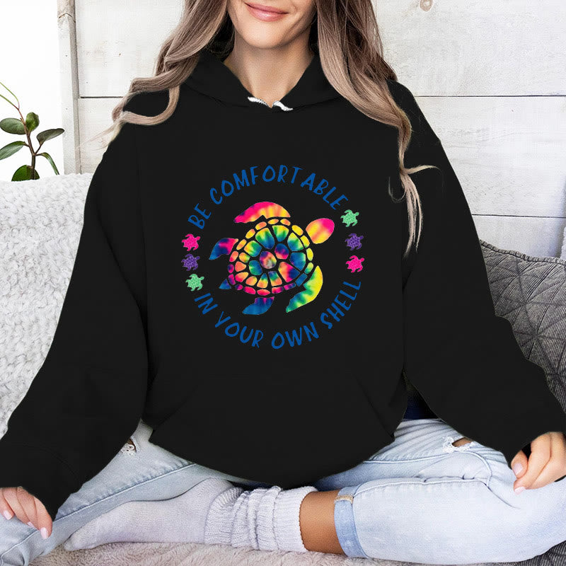 Olivenorma "Fühlen Sie sich wohl in Ihrer Muschel" Spirituelle Kapuzenpullover mit Meeresschildkröte, Fleece-Kapuzenpullover - Schwarz - 2XL - image 4