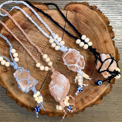 Olivenorma Buntes Makramee-Seil mit natürlichem Kristall-Anhänger, Schlüsselanhänger - Oranges Seil - Rosa Kaiserstein - image 0