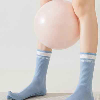 Olivenorma Atmungsaktive Fünf-Zehen-Yogasocken mit rutschfestem Silikon-Grip, mittelhoch geschnitten - image 14