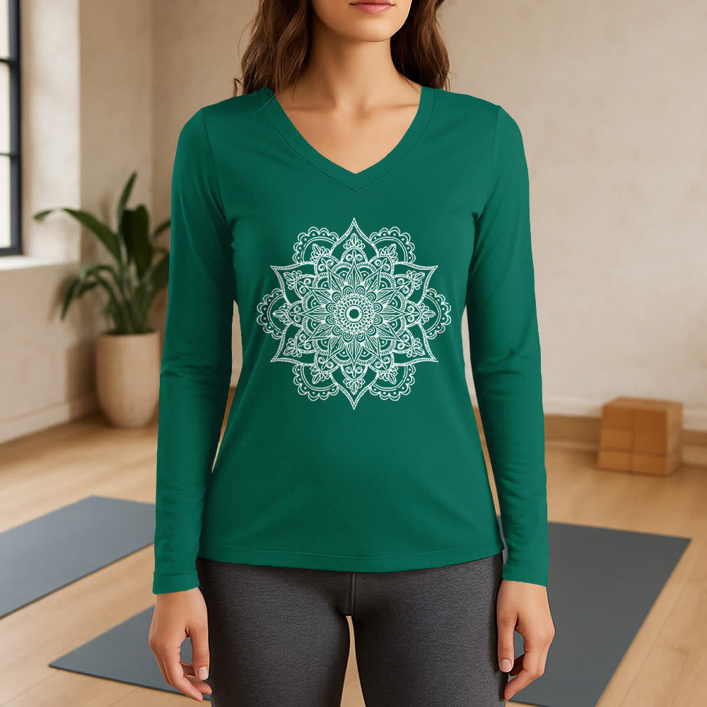 Olivenorma Langarm-T-Shirt mit buntem Lotus-Elefanten-Print und V-Ausschnitt - Grün - 3XL - image 12