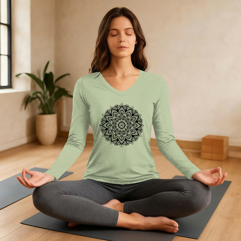 Olivenorma Yoga-Langarmshirt mit geometrischem Lotusblumenmuster - image 3