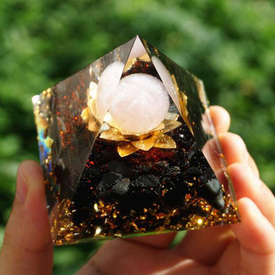 Klarer Quarz Obsidian Lotus Symbol Orgonpyramide