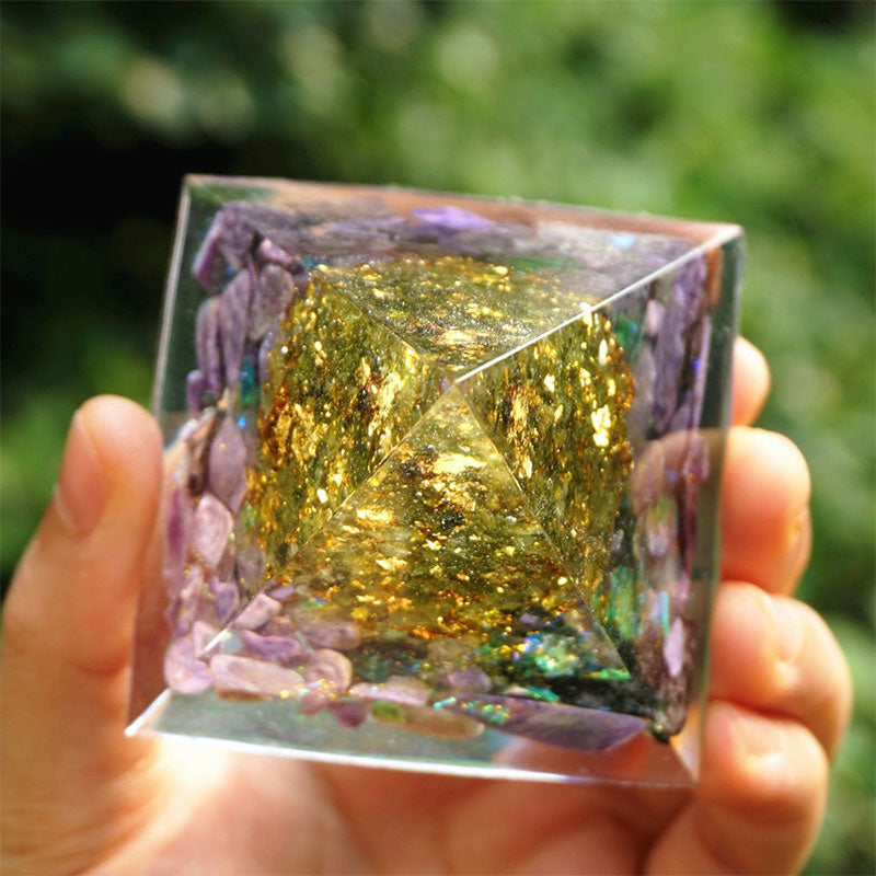 Olivenorma Lebensbaum Peridot mit Charoit Orgon Pyramide