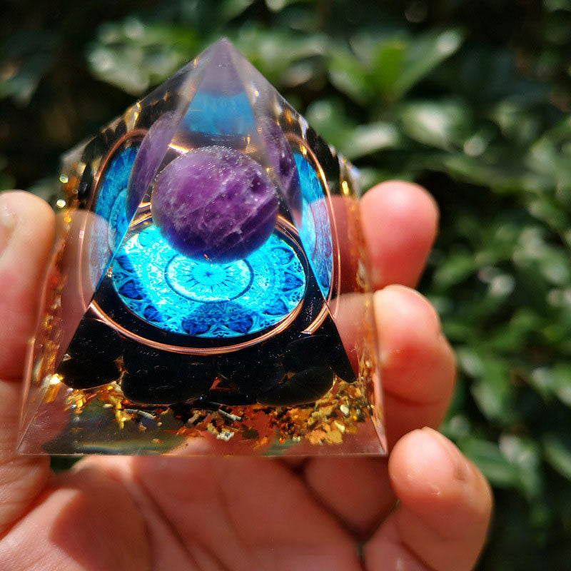 Olivenorma Amethyst mit Schwarzem Turmalin Orgon-Pyramide 