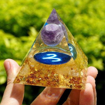 Olivenorma Amethyst mit goldenem Rutil Widder Sternzeichen Orgon-Pyramide