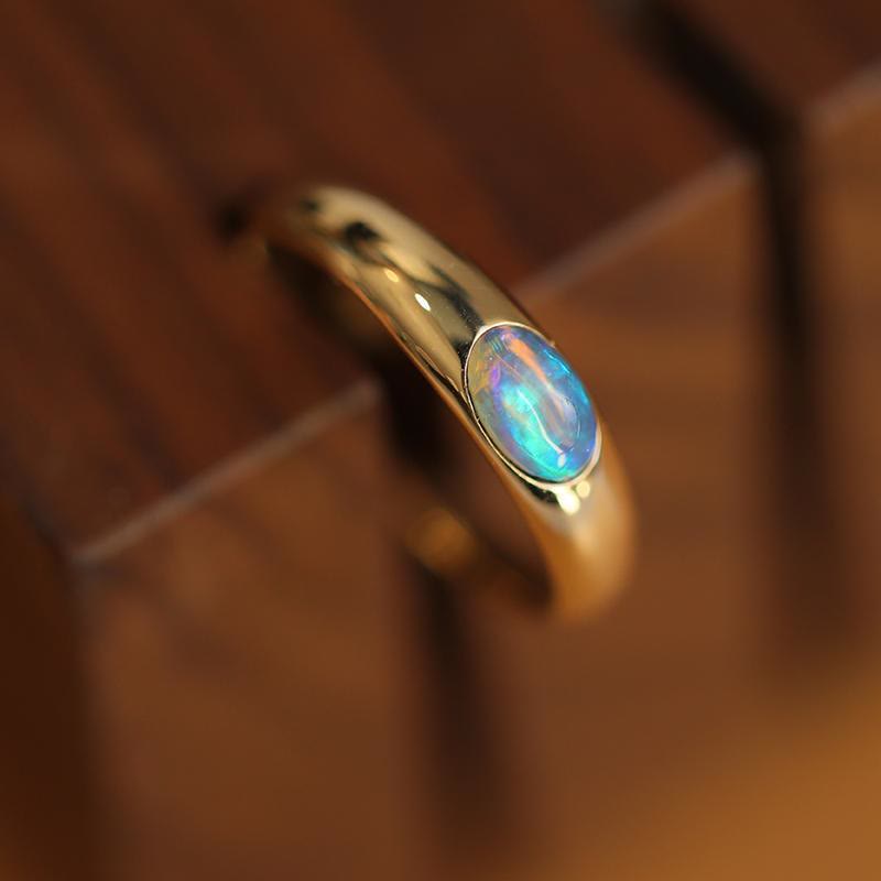 Olivenorma Ovaler Blauer Opal Einfacher Retro Goldener Ring 