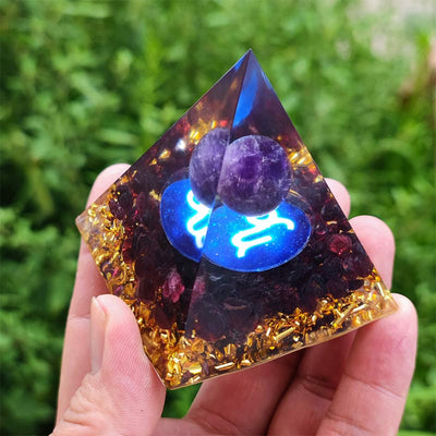 Olivenorma Amethyst mit Granat Steinbock Tierkreis Orgon Pyramide 