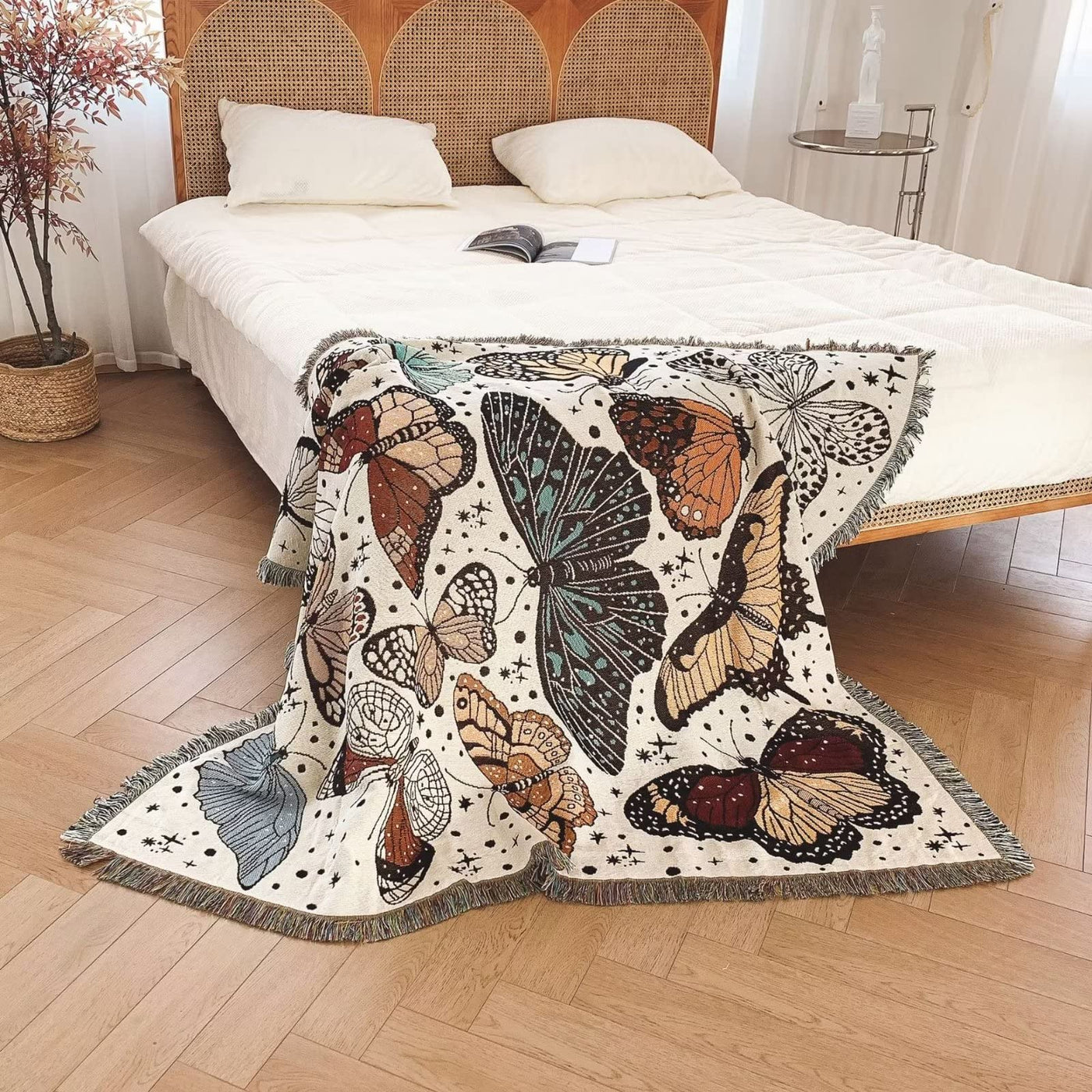 Olivenorma Aprikosenweißer Schmetterling Boho Wurfdecke