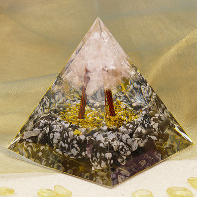 Olivenorma Rosenquarz mit Schneeflockenobsidian-Orgon-Pyramide 