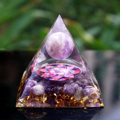 Olivenorma Amethystkugel mit Amethystkristallen Orgone Pyramide