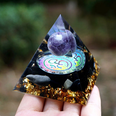 Olivenorma Naturamethyst mit Obsidian OM-Symbol Orgon-Pyramide