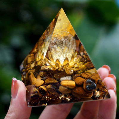 Olivenorma Klarer Kristall Tigerauge Lotus-Symbol Orgone Pyramide