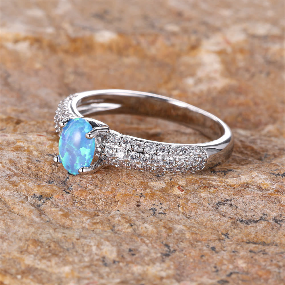 Olivenorma "Glänzende Eleganz" Runder Opal Zirkon Rand Ring