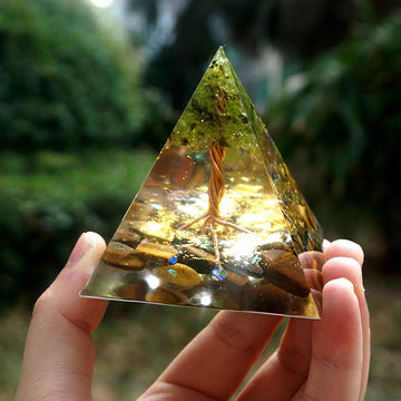 Olivenorma Lebensbaum Peridot mit Tigerauge Orgon-Pyramide
