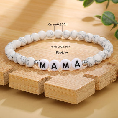 Olivenorma Perlenarmband mit Buchstabenmuster „Mama“ in Weiß und Türkis 