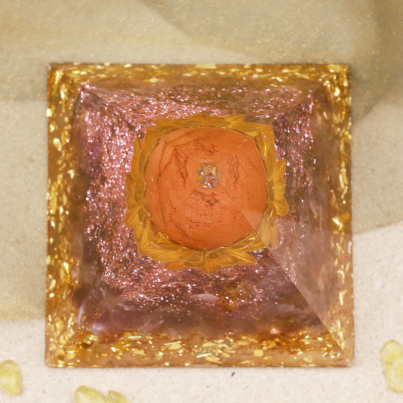 Olivenorma Sonnenstein Kugel mit Amethyst-Orgonpyramide