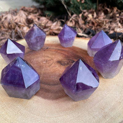 Olivenorma Amethyst Turmspitze Große klobige Obelisk Edelsteindekoration