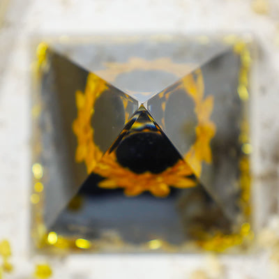 (Räumungsverkauf 30% RABATT / CODE: OFF30) - Olivenorma "Licht im Dunkeln" - Schwarzer Onyx Lotus Orgon Pyramide 