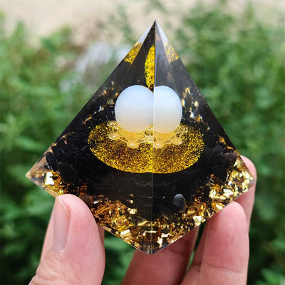 Olivenorma Weißer Achat Sphere mit Obsidian Orgon-Pyramide 